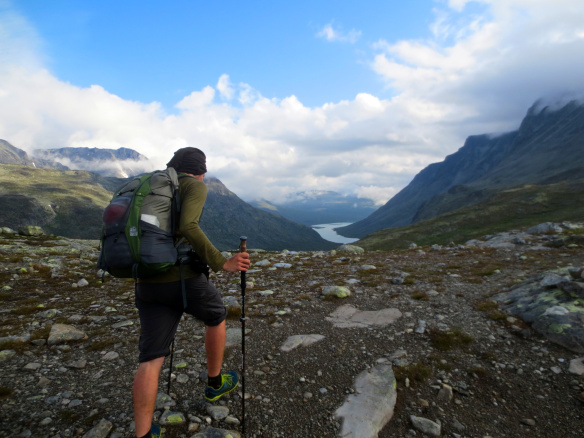 Russvatnet, Gloptinden (v), Besshøe (h)